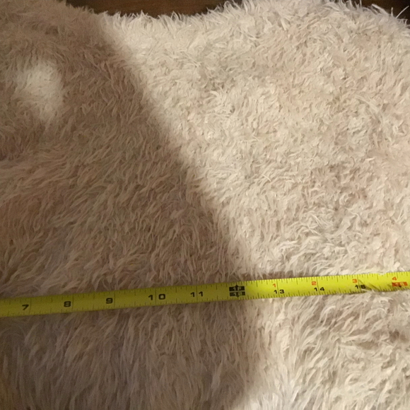 Urban Outfitters Edgy Cream Cropped Sherpa Sweater Size S - Picture 7 of 7